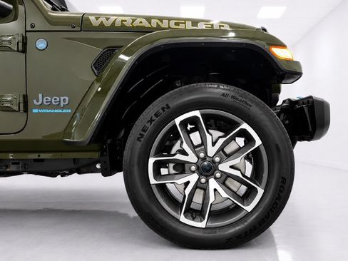 Used 2024 Jeep Wrangler Unlimited w/ Convenience Group AWD/4WD image 9