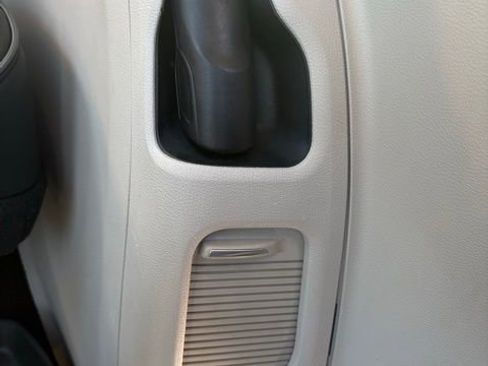 Used 2018 Chrysler Pacifica Limited image 45