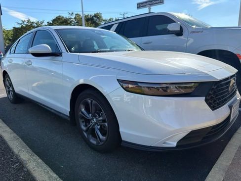 Used 2023 Honda Accord EX image 1