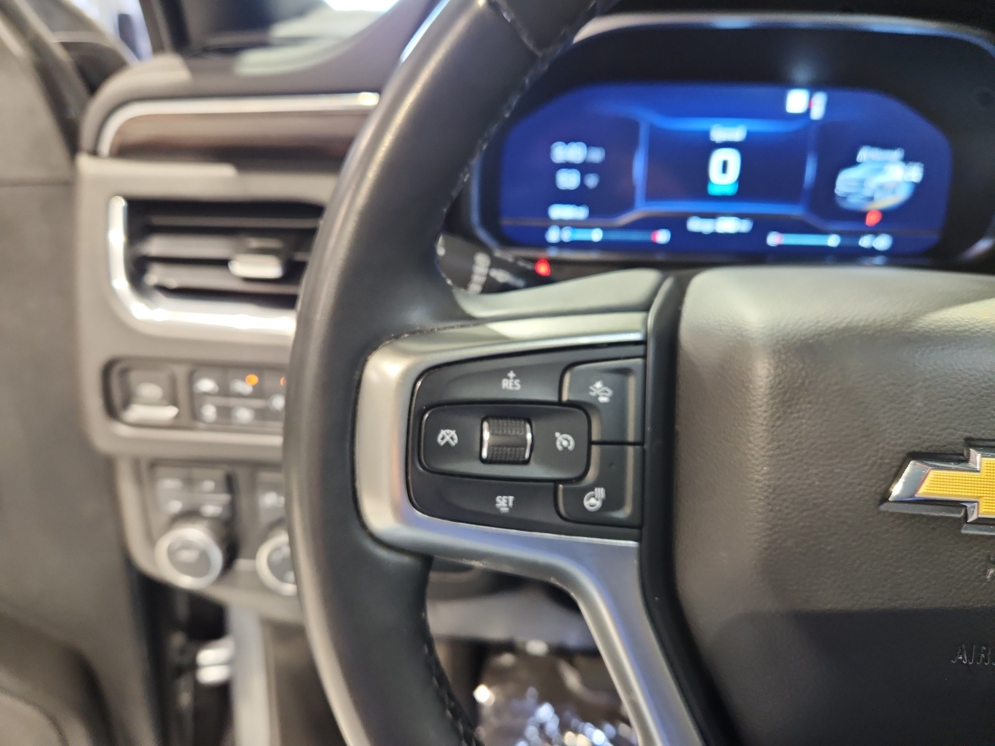 Used 2023 Chevrolet Tahoe LT w/ Luxury Package AWD/4WD image 13