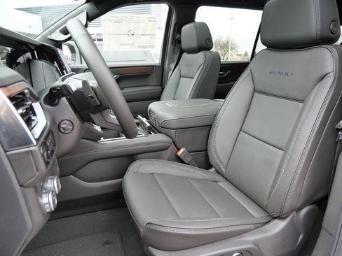 New 2026 GMC Yukon XL Denali w/ Sun & Power Step Package AWD/4WD image 40