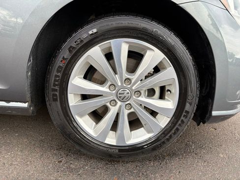 Used 2021 Volkswagen Golf 4-Door image 4