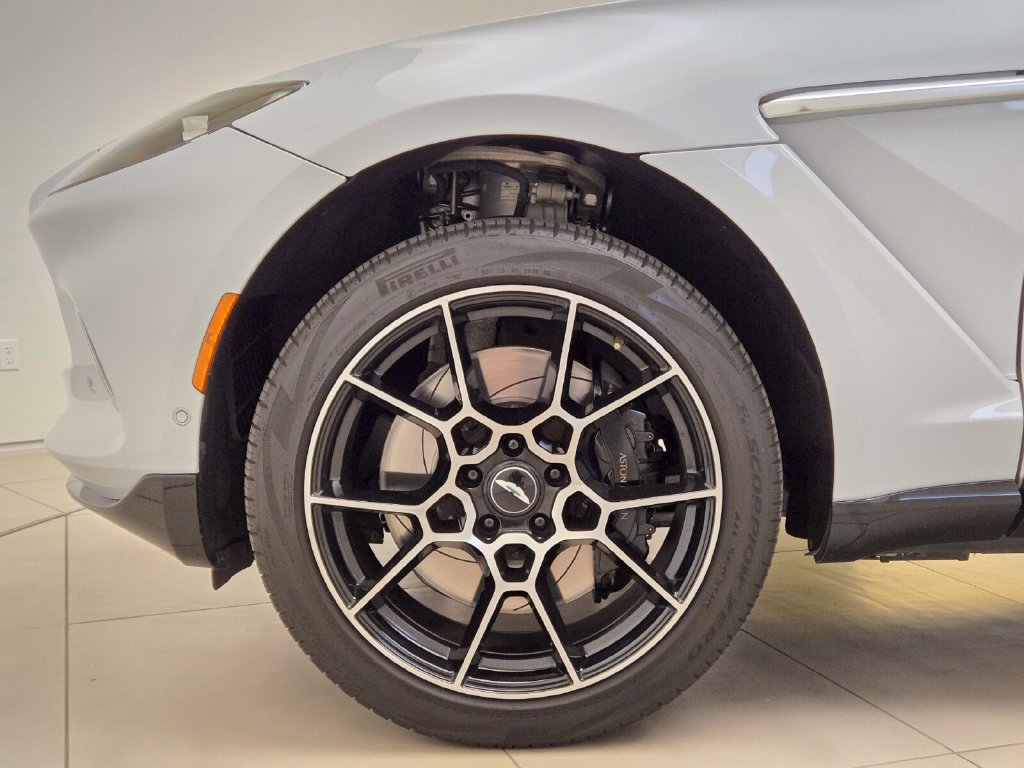 Used 2022 Aston Martin DBX AWD/4WD image 13