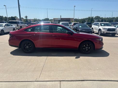 Certified 2025 Honda Accord SE image 4