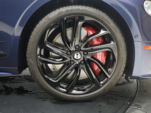 Certified 2025 Bentley Flying Spur Plug-In Hybrid image 13