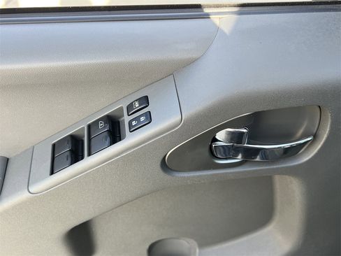 Used 2015 Nissan Frontier SV image 24