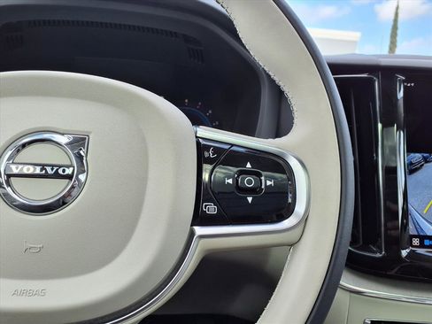 Certified 2023 Volvo XC60 B5 Plus w/ Protection Package Premier image 26