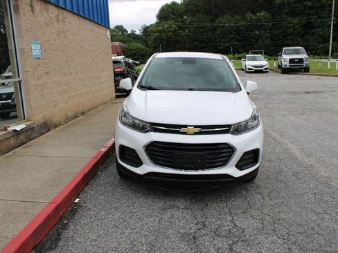 Used 2022 Chevrolet Trax LS w/ Tint and Cruise Package AWD/4WD image 2
