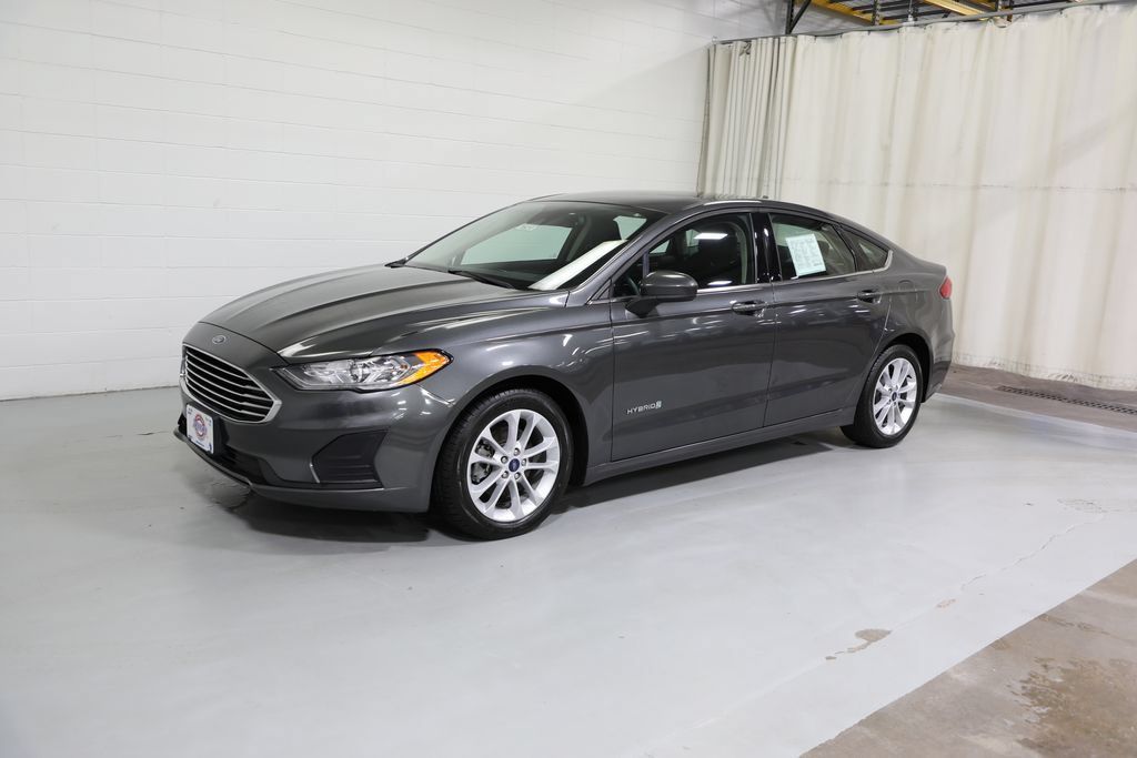 Used 2019 Ford Fusion SE FWD image 1