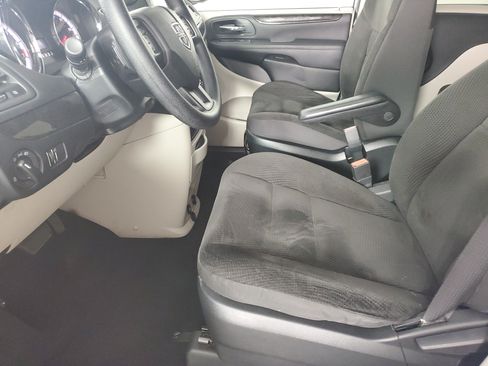 Used 2018 Dodge Grand Caravan SE w/ UConnect Hands-Free Group FWD image 11