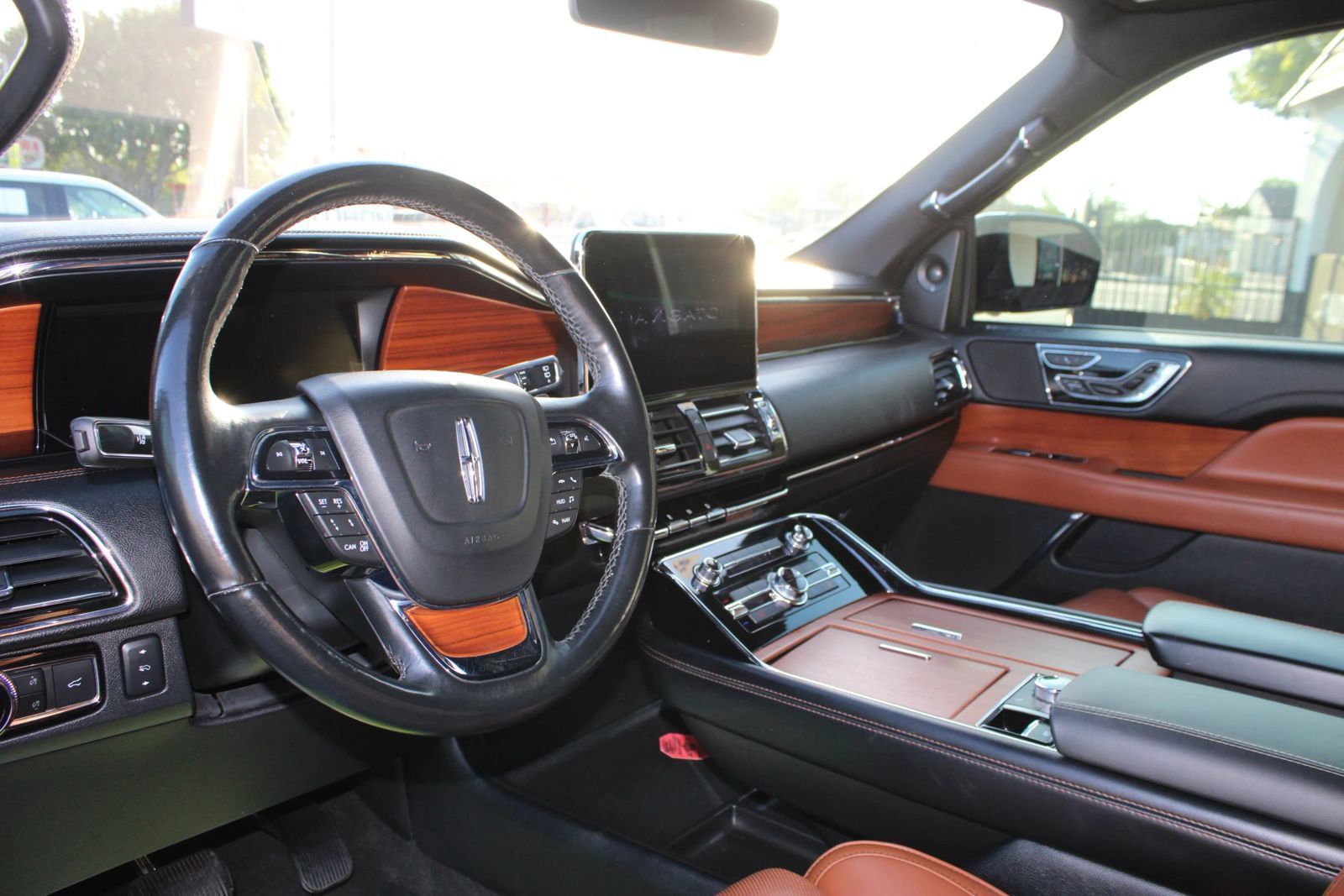 Used 2018 Lincoln Navigator L Reserve w/ Technology Package AWD/4WD image 23