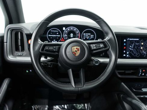 Used 2024 Porsche Cayenne AWD/4WD image 16