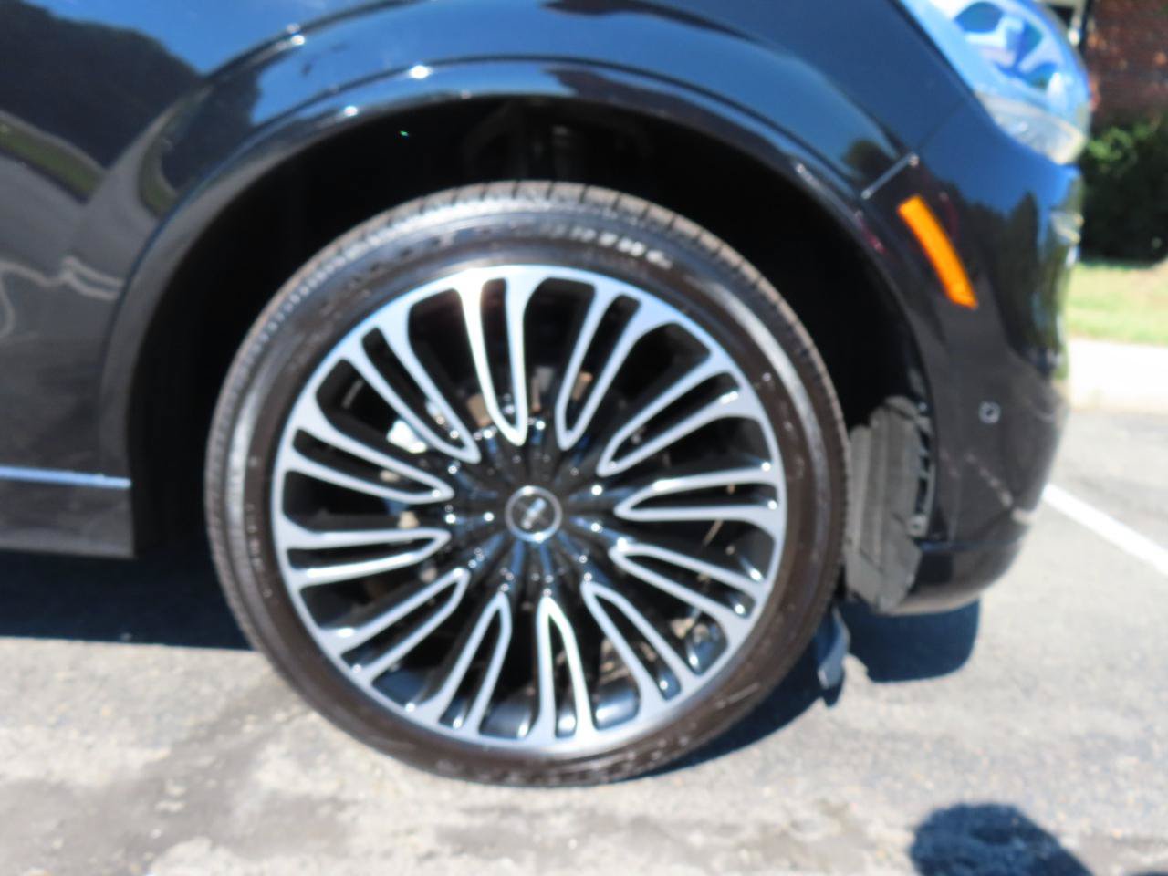 Used 2022 Lincoln Aviator Black Label w/ Dynamic Handling Package AWD/4WD image 13
