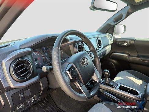 Used 2021 Toyota Tacoma TRD Sport AWD/4WD image 9