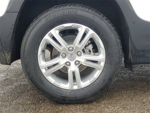 Certified 2024 GMC Terrain SLE image 5