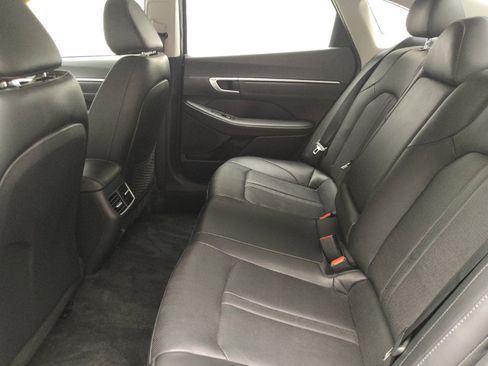 Used 2021 Hyundai Sonata Limited w/ Preferred Accessory Package FWD image 18