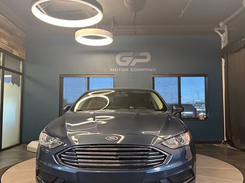 Used 2018 Ford Fusion SE w/ Fusion SE Technology Package FWD image 8