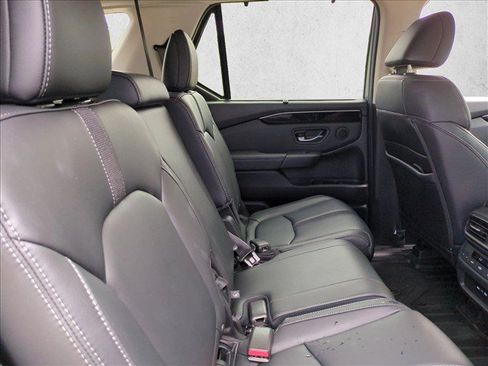 Used 2024 Honda Pilot Touring image 20