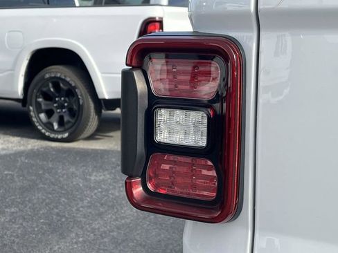 Used 2021 Jeep Gladiator Mojave image 10