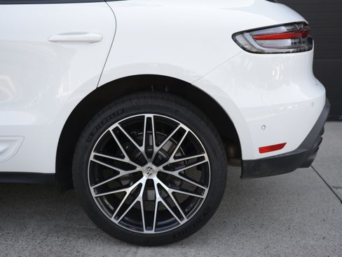 Certified 2026 Porsche Macan AWD/4WD image 40