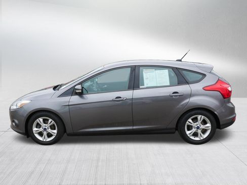 Used 2014 Ford Focus SE w/ SE Winter Package FWD image 4