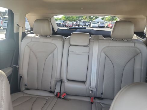 Used 2022 Lincoln Nautilus Reserve image 15