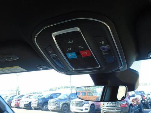 Used 2025 Jeep Wagoneer 4WD w/ Mopar Step-Up Package image 23