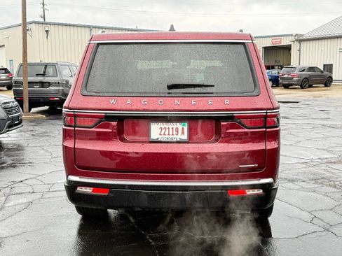 Used 2024 Jeep Wagoneer Series III w/ Premium Group I AWD/4WD image 6