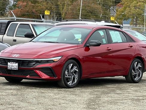 Used 2025 Hyundai Elantra Sport image 11