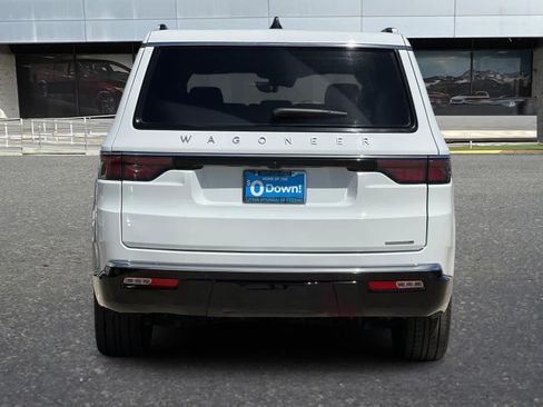 Used 2024 Jeep Wagoneer Series II w/ Flexible Seating Group RWD image 8