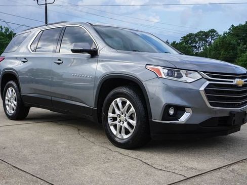 Used 2020 Chevrolet Traverse LT w/ Driver Confidence II Package AWD/4WD image 2