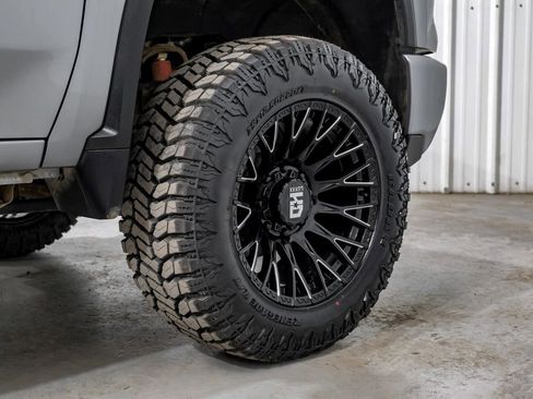 Used 2024 Chevrolet Silverado 2500 Custom w/ Custom Value Package image 59