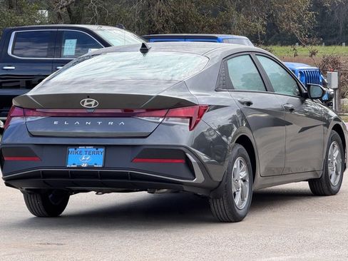New 2026 Hyundai Elantra SE image 10