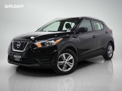 Used 2018 Nissan Kicks S image 1