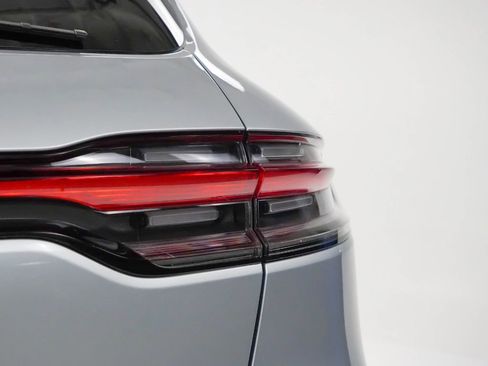 Certified 2025 Porsche Macan Turbo image 12