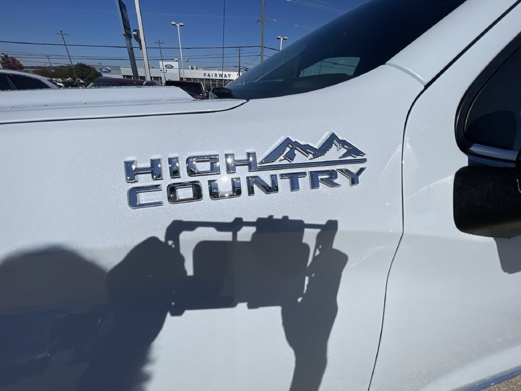 Used 2026 Chevrolet Silverado 1500 High Country AWD/4WD image 33