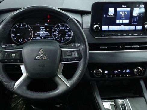 Used 2023 Mitsubishi Outlander SE FWD image 14