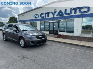 Used 2023 Chrysler Pacifica Touring-L FWD video 1
