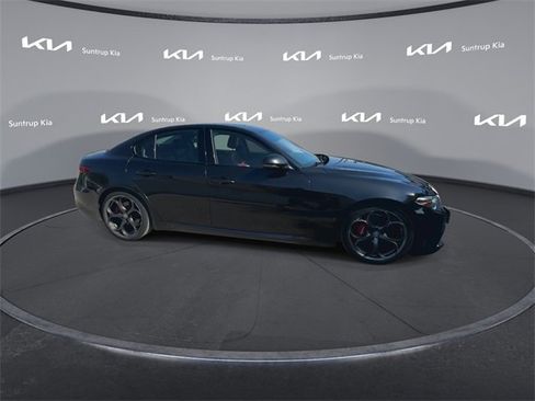 Used 2017 Alfa Romeo Giulia Ti w/ TI 19" Sport Package image 23