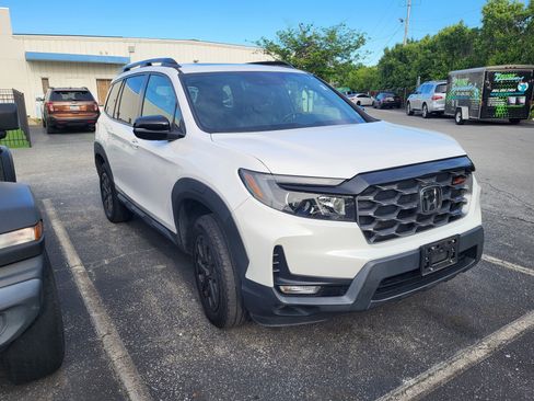 Used 2023 Honda Passport TrailSport image 3