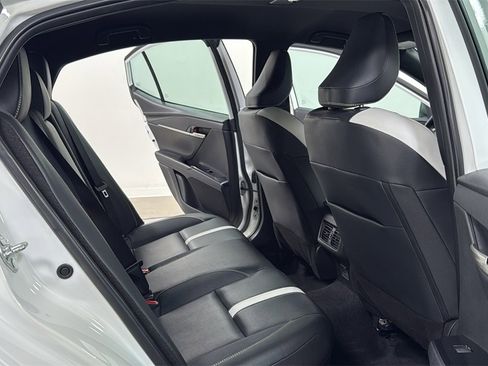 Used 2025 Toyota Camry SE image 17