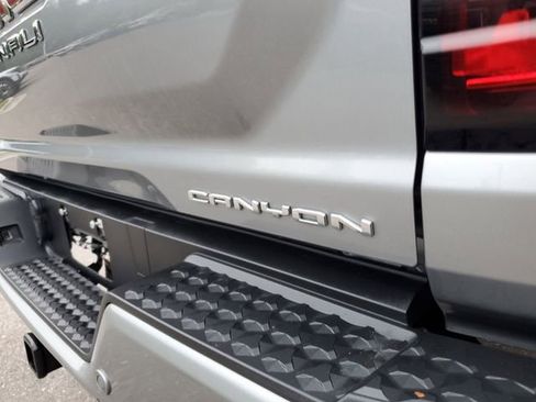 Used 2024 GMC Canyon Denali image 7
