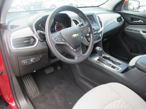 Used 2020 Chevrolet Equinox LT w/ LPO, Floor Liner Package FWD image 17