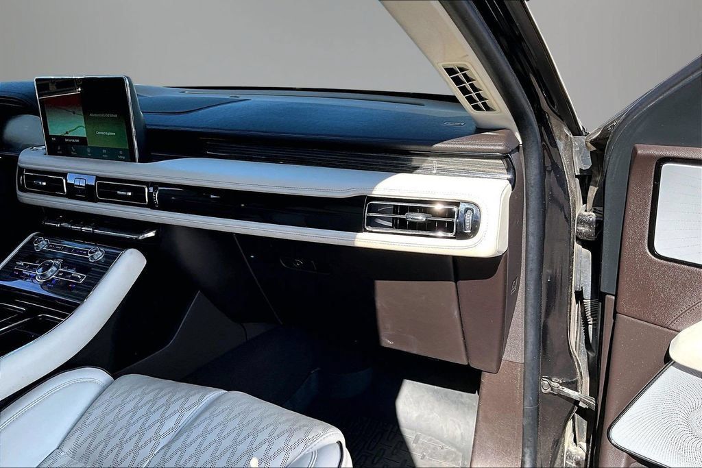 Used 2022 Lincoln Aviator Black Label w/ Dynamic Handling Package AWD/4WD image 25