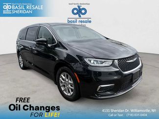 Used 2025 Chrysler Pacifica Select FWD video 1