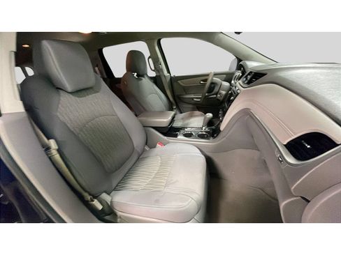 Used 2017 Chevrolet Traverse LT w/ Traveler's Package FWD image 18