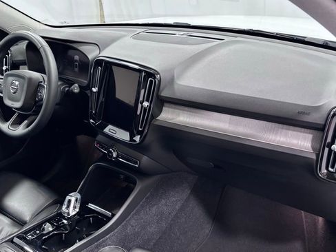 Certified 2023 Volvo XC40 B5 Plus w/ Climate Package AWD/4WD image 17