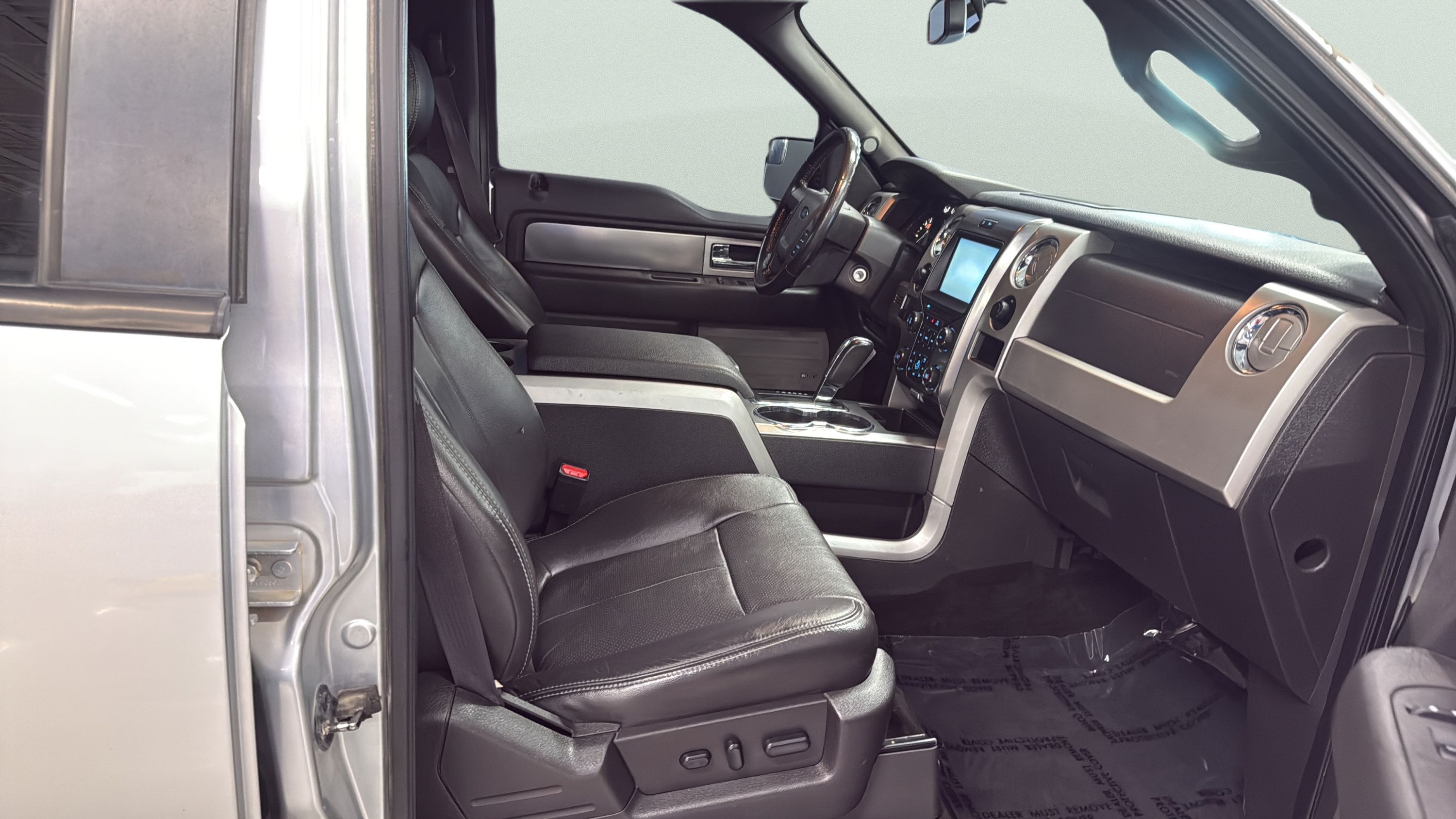 Used 2014 Ford F150 FX4 w/ Equipment Group 402A Luxury AWD/4WD image 17