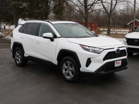 Used 2024 Toyota RAV4 XLE w/ Convenience Package image 3