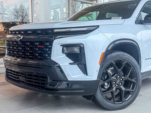 New 2026 Chevrolet Traverse RS image 3